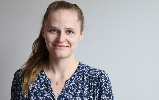 Mia Stråvik är doktorand i livsmedelsvetenskap vid Institutionen för biologi och bioteknik på Chalmers tekniska högskola och forskar om kostens roll i allergiutvecklingen.