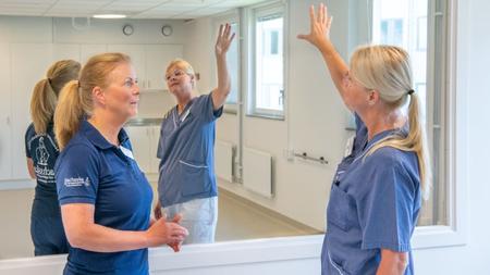 Mona Persson, barnsjukskterska och Marina Adler Runow, vrdchef. Foto: Torkel Ekqvist Fotogruppen Ss